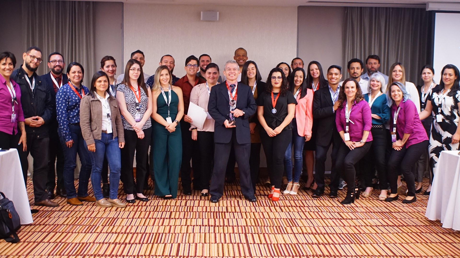 Fotografía grupal de participantes del Summit 2019